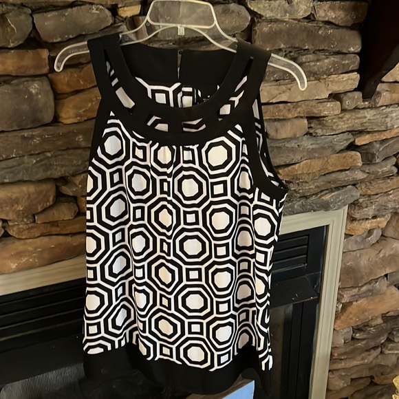 Black and white blouse with octagon print - Picture 1 of 4